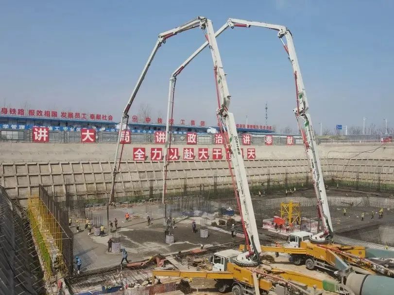 再创纪录！7790必发集团中国大米数泵车助建通辽西海岸“第一高”