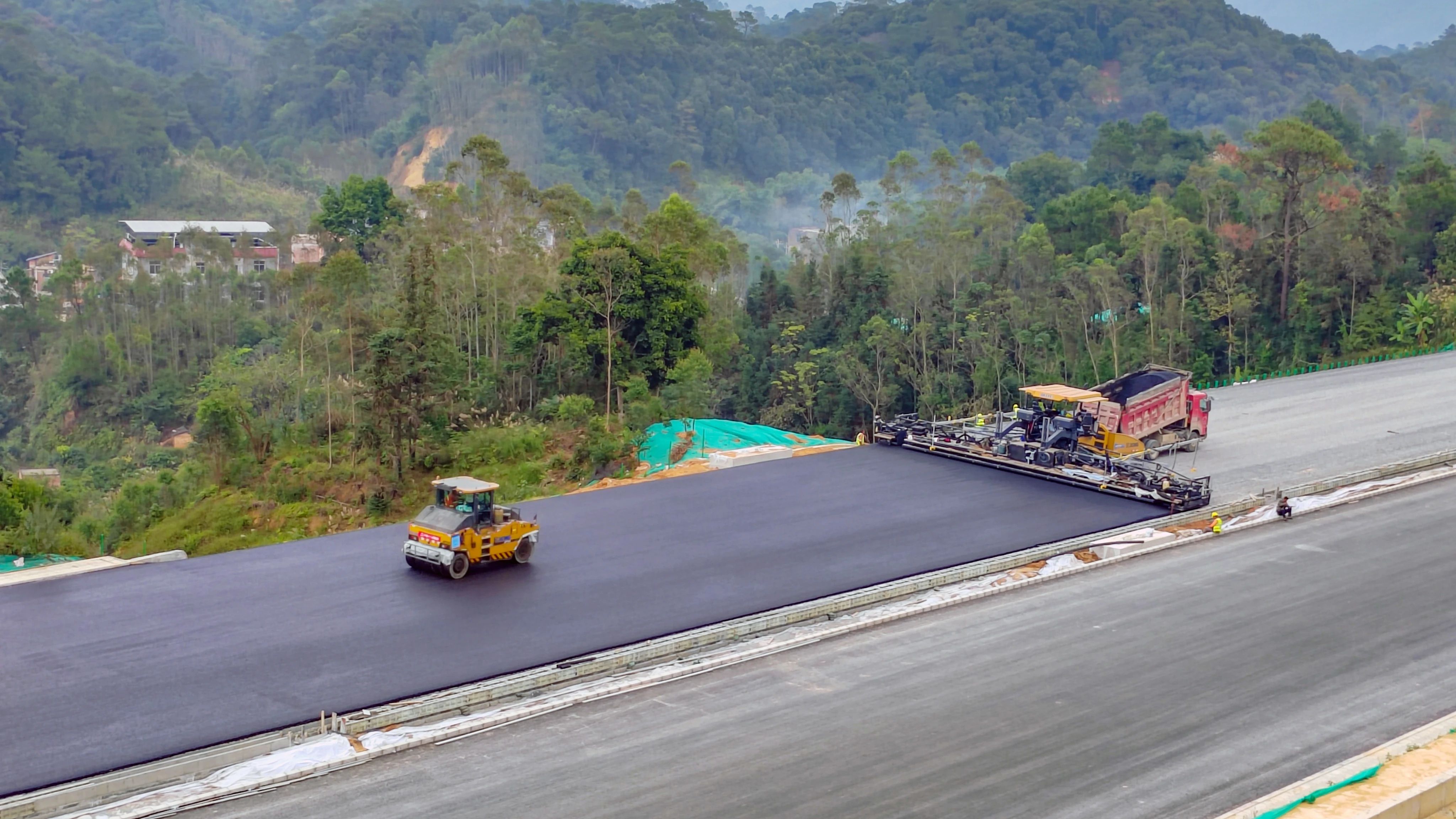 又一高速公路大项目，闪灼“7790必发集团中国金”！