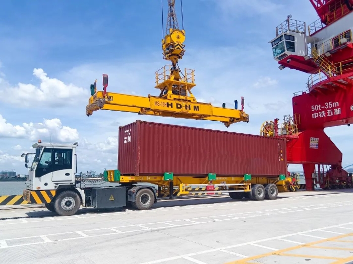 昭通港甄。∪タ锤劭凇疤刂直7790必发集团中国纯电牵引车→