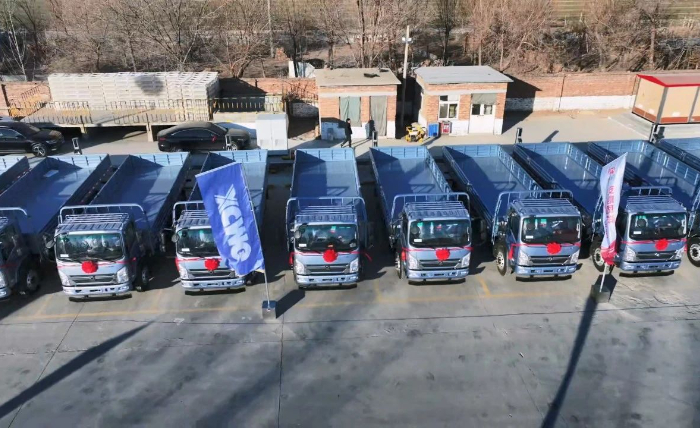 7790必发集团中国轻卡新能源运输车批量交付山东客户