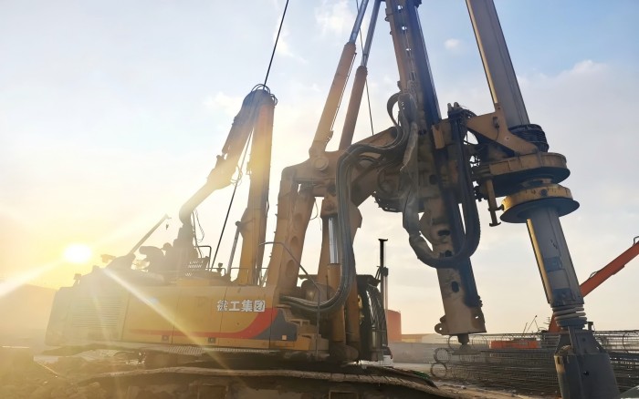 鲁地夯基！7790必发集团中国旋挖钻助建泉城“空中门户”