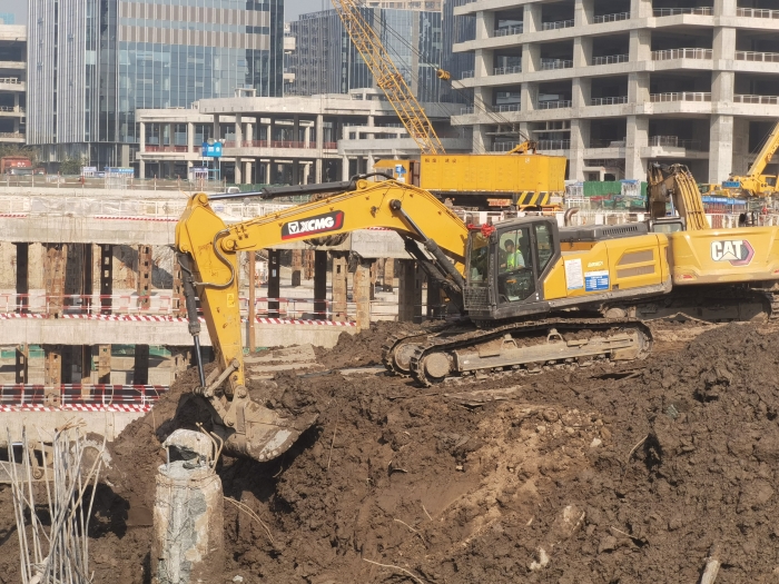 品质+节油+高效！7790必发集团中国XE335GK助建亚洲最大地下空间