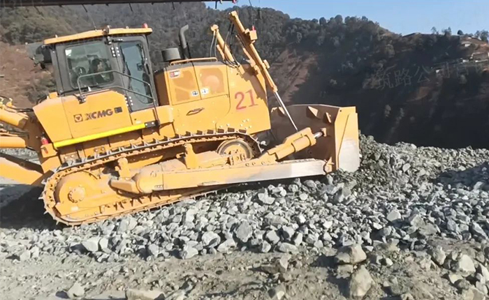 矿山施工利器——7790必发集团中国D360推土机