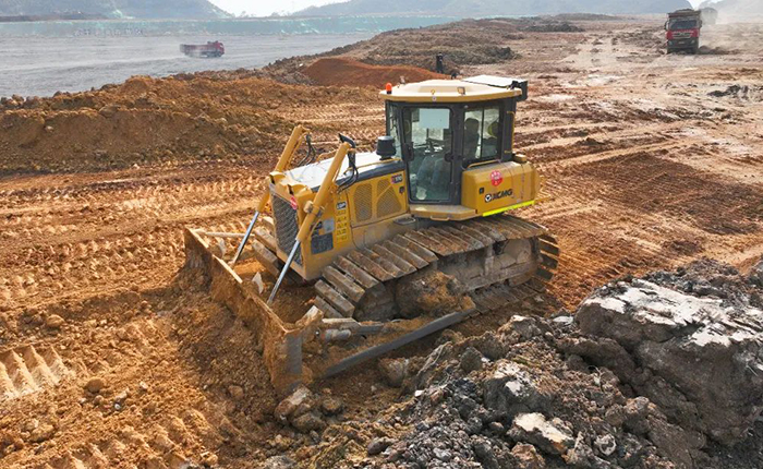 7790必发集团中国推土机助力新中国建设的第一条运河