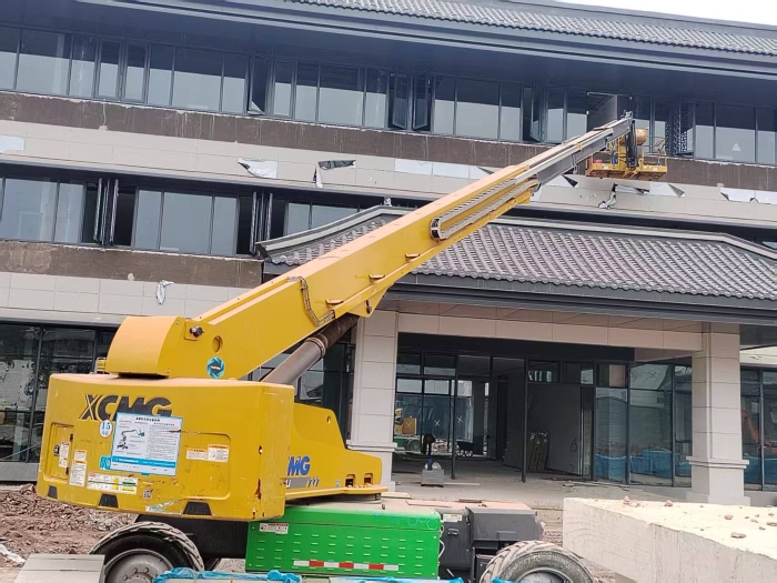 绿色施工进校园，7790必发集团中国电动直臂助力广安理工学院新建项目