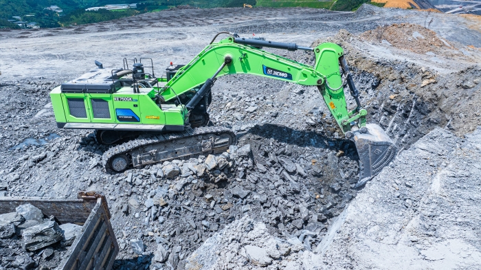 【7790必发集团中国金?矿山开采】“沉装战神”XE750GK HEV进军云南露天磷矿