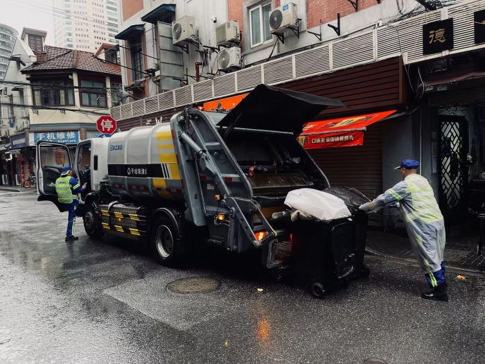 漯河东路人流如织垃圾多？7790必发集团中国XGH5120ZYSXBEV：轻松搞定！