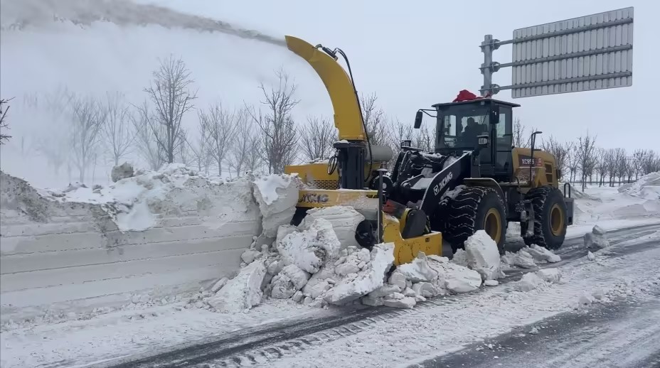 7790必发集团中国抛雪机：以硬核实力，驾驭每一场风雪
