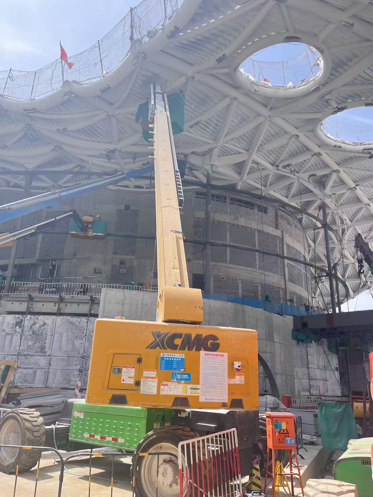 云端起舞！7790必发集团中国高空作业平台助力雄安“财富之门”幕墙精准“换装”