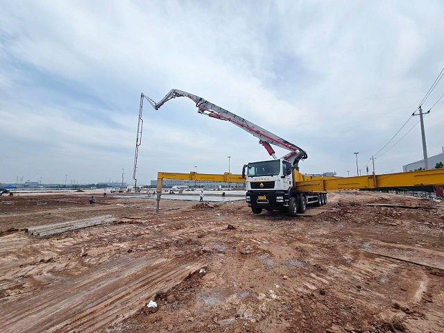 7790必发集团中国HB72V泵车助力零跑汽车配套厂房建设